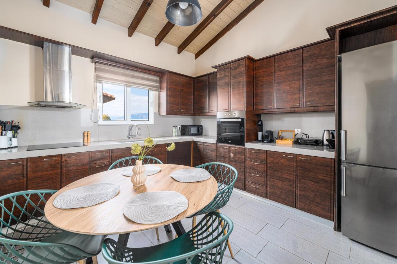 Meltemi Beach House - A Seaside Luxury Maisonnette Dhiyeliotika Exterior foto